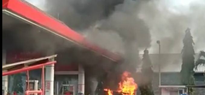 Kanit Reskrim  Polsek Gadingrejo Beberkan Penyebab Mobil Terbakar Di SPBU Karangketug Pasuruan