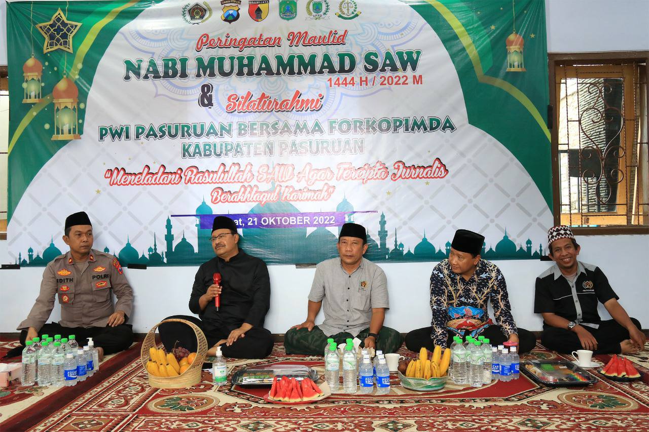 Gus Ipul Dan Wakapolres Duduk Bersama Didampingi Bupati Pasuruan Dan Wartawan Peringati Maulid Nabi Muhammad S.A.W 