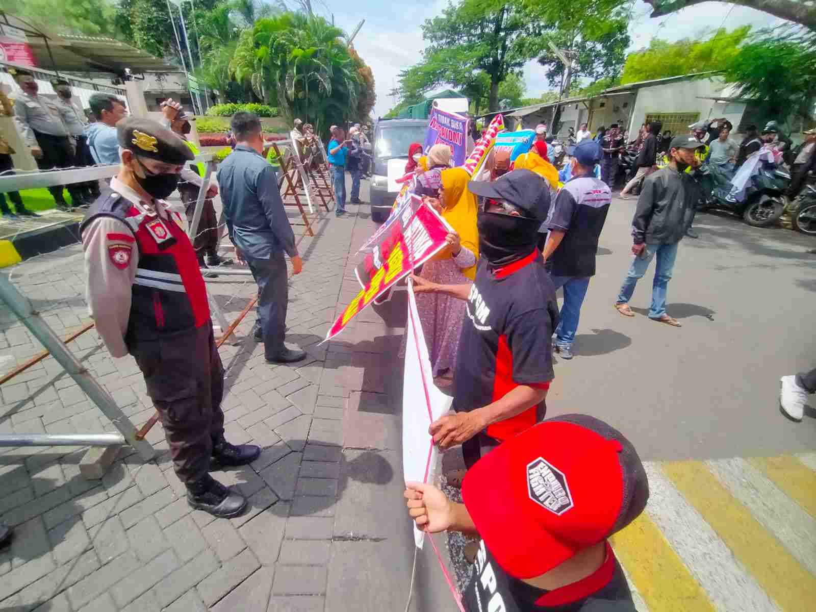 Digeruduk Warga Mojoparon,Manajemen  PT Mas Ternyata Ke Surabaya 
