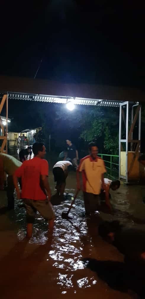 Hujan Merata Di Lumbang, Enam Desa Di Tiga Kecamatan Terendam Banjir