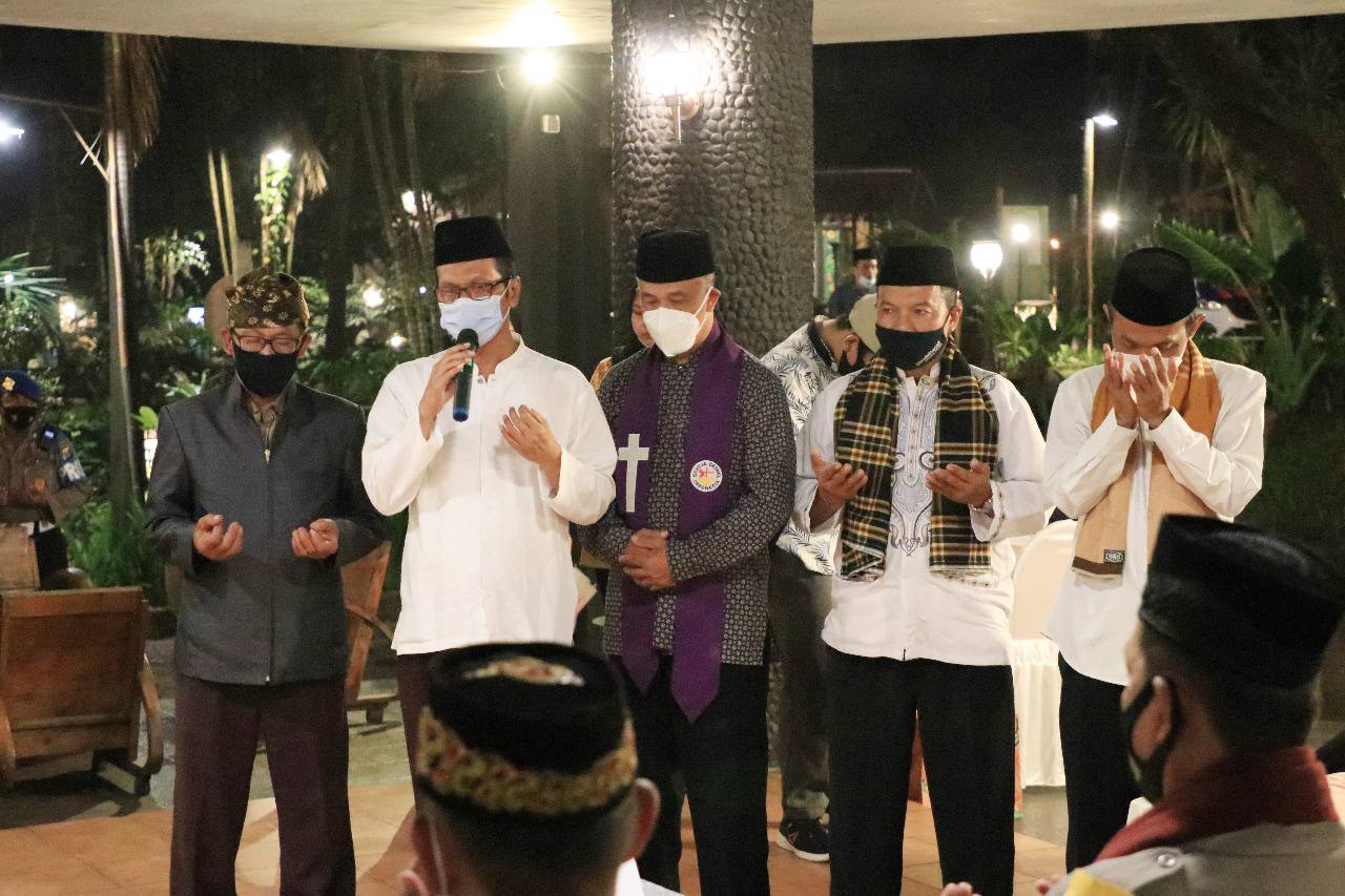 KRI Naggala Hilang Kontak Di Perairan Utara Bali, Kapolres Pasuruan Panjatkan Doa Keselamatan Bersama Tokoh Lintas Agama