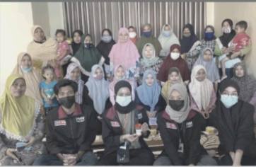 Bantu Upaya Peningkatan Ekonomi Keluarga, IRT Dusun Di Malang Diberikan Pelatihan Abon Cabe Oleh Mahasiswa UMM