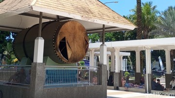Kulit Bedug Pemecah Rekor MURI Masjid Agung Tasikmalaya Mengalami Robek Serius Akibat Faktor Cuaca