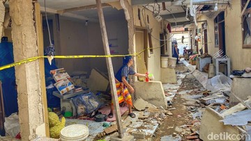 Misteri Dentuman Keras Guncang Cileunyi: Kontrakan Dua Lantai Porak Poranda