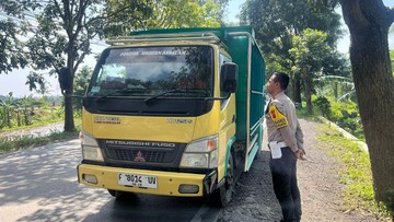 Tegas! Polisi Tindak 15 Truk Pasir Nekat Beroperasi di Tengah Larangan Arus Mudik Cianjur