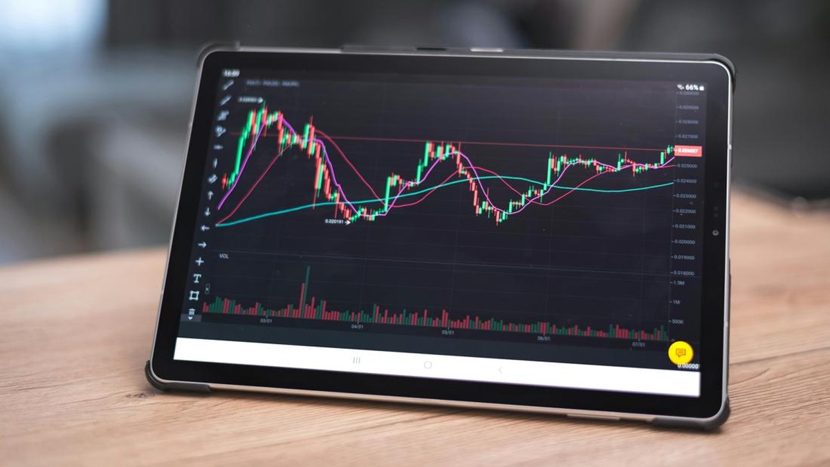 Investor Waspada Jelang Libur Panjang, IHSG Terpangkas di Tengah Rekomendasi Saham Emas dan Energi