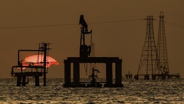 Update Harga Minyak Dunia: Brent Tembus US$102 Akibat Ketegangan di Selat Hormuz