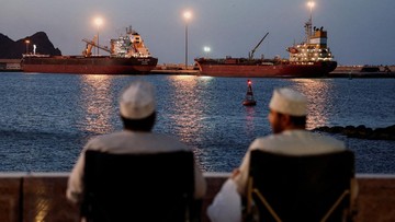 Harga minyak mencapai US$112,19 per barel setelah sebelumnya Irak menyatakan 'force majeure' pada ladang minyak yang dioperasionalkan perusahaan asing. (REUTERS/Benoit Tessier)