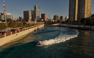 Solusi Liburan Unik: Menanti Ombak di Tengah Hiruk Pikuk Kota Metropolitan Sao Paulo