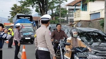 Arus Mudik Garut Dipadati Pemudik di Hari Raya, Polisi Terapkan Sistem Satu Arah