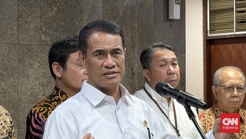 Kabapanas sekaligus Mentan Andi Amran Sulaiman meminta stok pangan dikeluarkan untuk menjaga stabilitas harga selama Ramadan hingga Idulfitri 1447 Hijriah. (CNN Indonesia/Dela Naufalia).