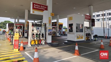 Semua jenis BBM di seluruh SPBU Shell masih kosong hingga hari ini (25/3). Kelangkaan bensin hingga solar di SPBU swasta tersebut berlangsung sejak awal 2026. (Foto: CNN Indonesia/Safir Makki)