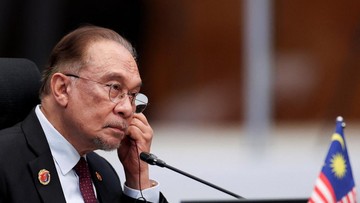 Malaysia mencatat lonjakan drastis besaran subsidi BBM, bahkan membengkak empat kali lipat lebih dalam sepekan akibat gejolak harga minyak global. *Foto: REUTERS/Chalinee Thirasupa)