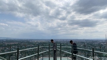 Eksplorasi Kemewahan Jakarta: Menikmati Panorama Kota dari Ketinggian Trans Hotel