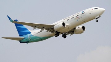 Saham PT Garuda Indonesia (Persero) Tbk ditutup menguat signifikan ke level Rp84 pada Kamis (26/3) sore atau melonjak 15,07 persen dari penutupan sebelumnya. Ilustrasi. (AFP PHOTO / ADEK BERRY).