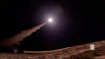 Rekaman video dari Houthi menunjukkan momen peluncuran rudal ke wilayah Israel. Foto: dok. Reuters
