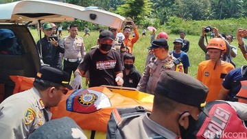 Tragedi Puncak Cianjur: Pasutri Terseret Drainase Ditemukan Tak Bernyawa Setelah Hilang Puluhan Kilometer